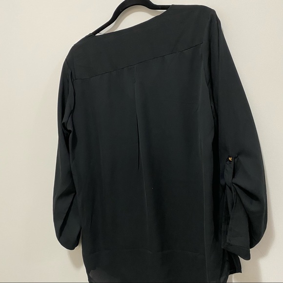 🛍 3/$45 2 Costa Blanca Blouses w. Shoulder Accent - Picture 5 of 8